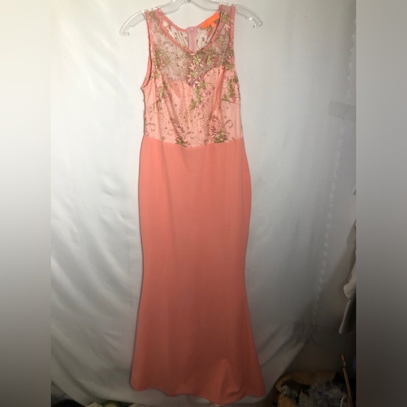 Woman’s Peach Floor Length Dress. Embellished Top. Size L - Picture 1 of 7